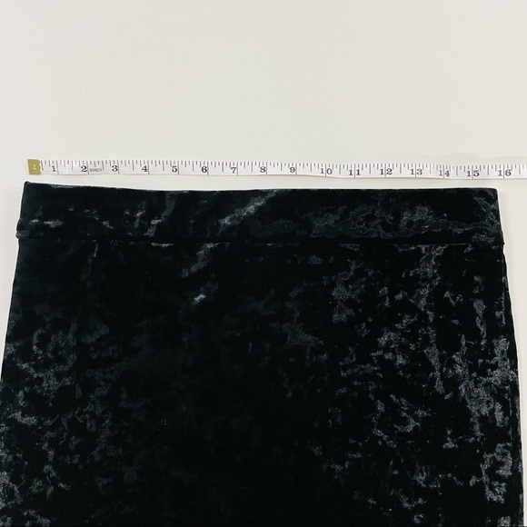 NWT Guess Velvety Black Mini Skirt, Elastic Waist, Size Large - Picture 3 of 8